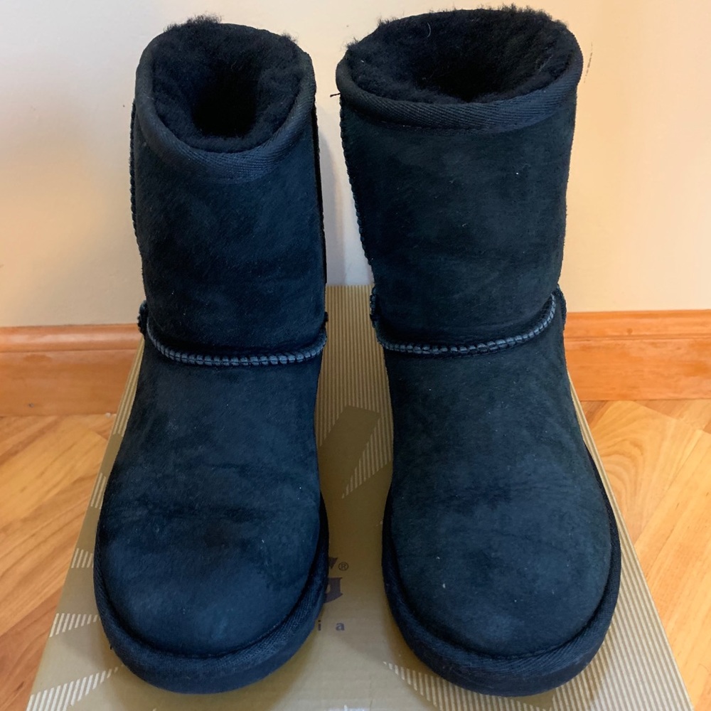 Classic Black UGG!! Last week to buy✨✅